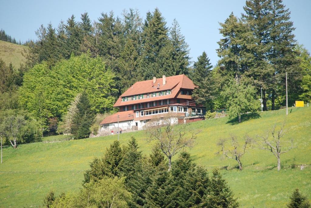 מלון Vorderheubronn Berggasthof Haldenhof מראה חיצוני תמונה